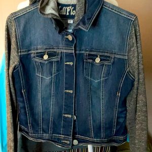 Size Medium Women’s wallflower jacket